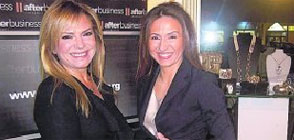 Sol Ruiz y Nuria Pérez, durante el networking.