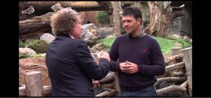 Pablo Herreros y Roberto Luna en el Bioparc de Valencia donde rodaron vídeo de 5 minutos