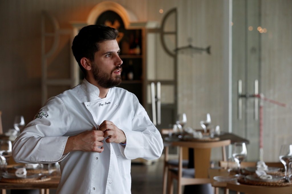 Sergi se vuelve a poner la chaquetilla para emprender un nuevo proyecto. Fotografía de Jesús Signes.