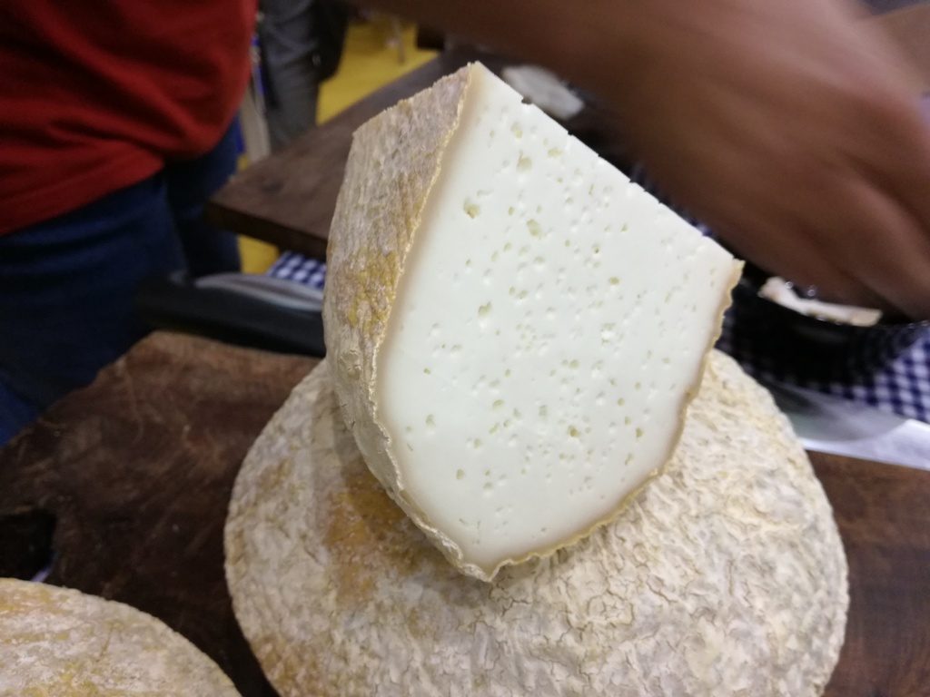 Este aspecto luce el queso de Heretat de Pere