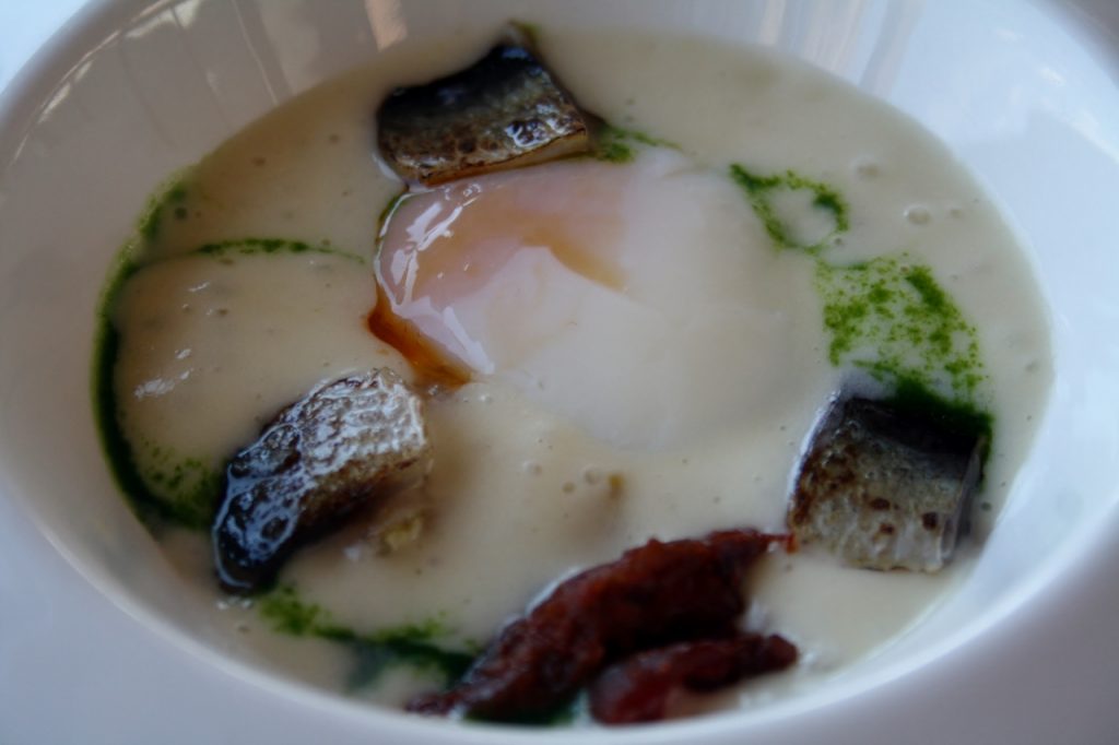 El plato de Dani Frías que rinde homenaje a las tradicionales cenas de san Juan de Alicante.