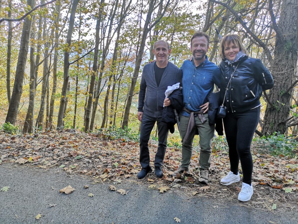María José junto a Nacho Manzano y Paco Pérez, de paseo por La Salgar