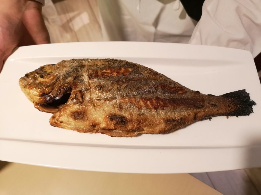 2. Dorada tras pasar por las brasas.