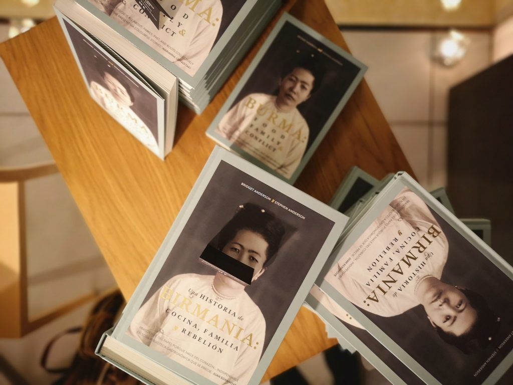 Libro Ma Khin