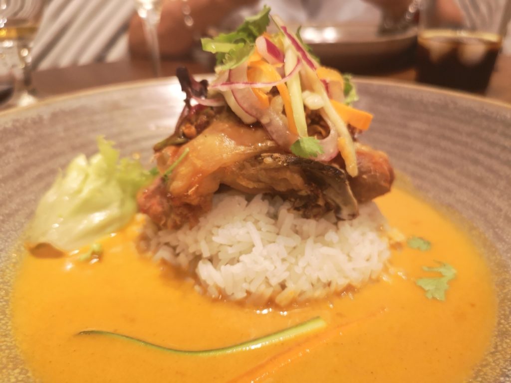Pollo indonesia Nómada